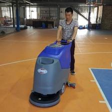 西安驾驶式电瓶洗地机租赁帮保洁员减轻工作强度,广受物业清扫清洁公司青睐